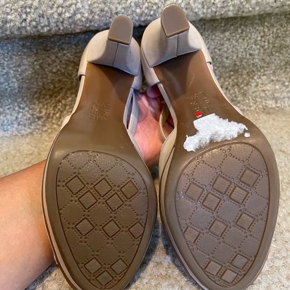 Naturalizer Heels - Picture 5 of 5